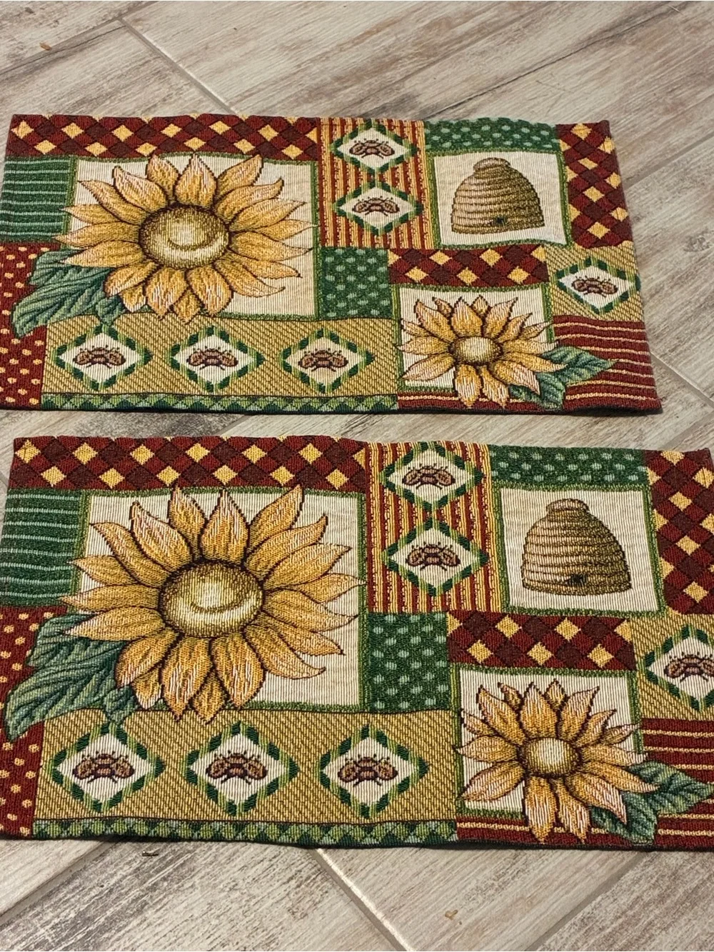 4 SUNFLOWER AND HONEY BEES TAPESTRY PLACEMATS